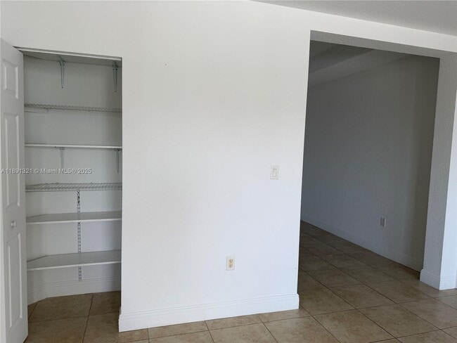 Building Photo - 107 Mendoza Ave