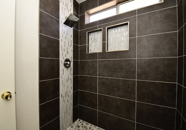 Building Photo - Charming 3-Bedroom, 2.5-Bath Two-Story Home At Smoke Ranch!
