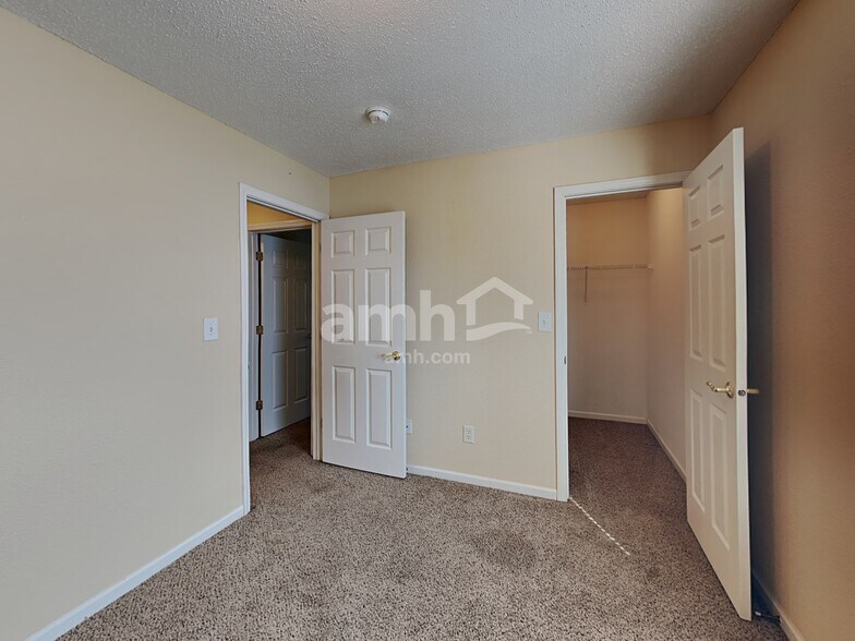 Building Photo - 8110 Red Barn Ct