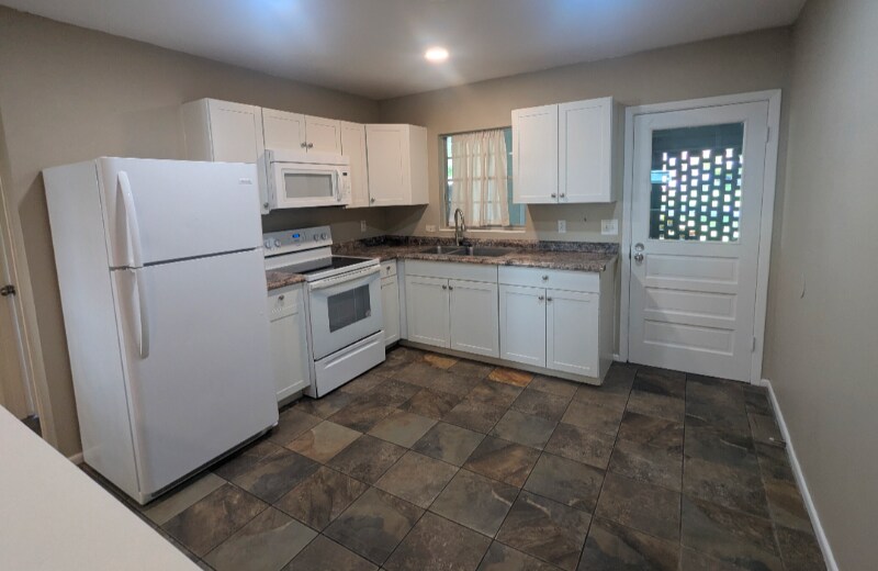 Building Photo - 532-534 W Lake Deer Dr