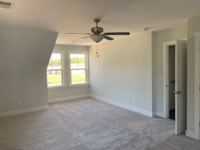 Building Photo - 1053 Rosa Green Rd