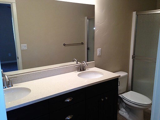 Building Photo - Beautiful Townhome in Northeast Bend! 2095...