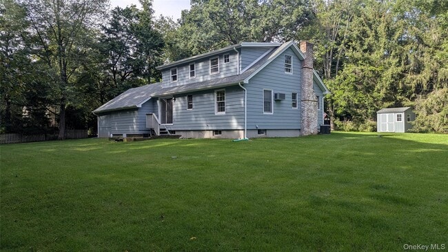 Building Photo - 362 Strawtown Rd