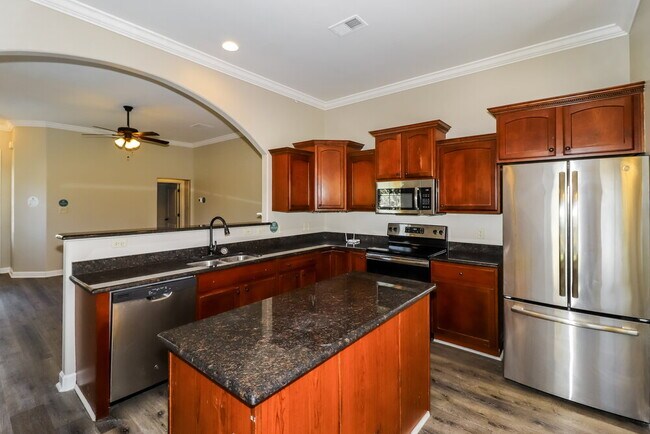 Building Photo - 6885 Lagrange Grove Dr