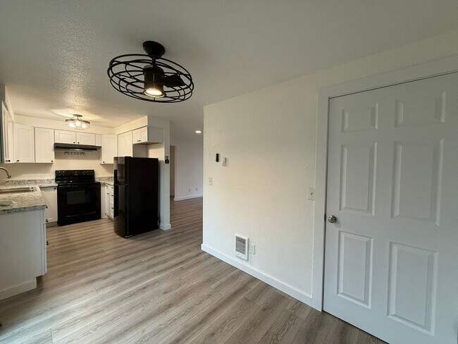 Building Photo - Weber - Seaside