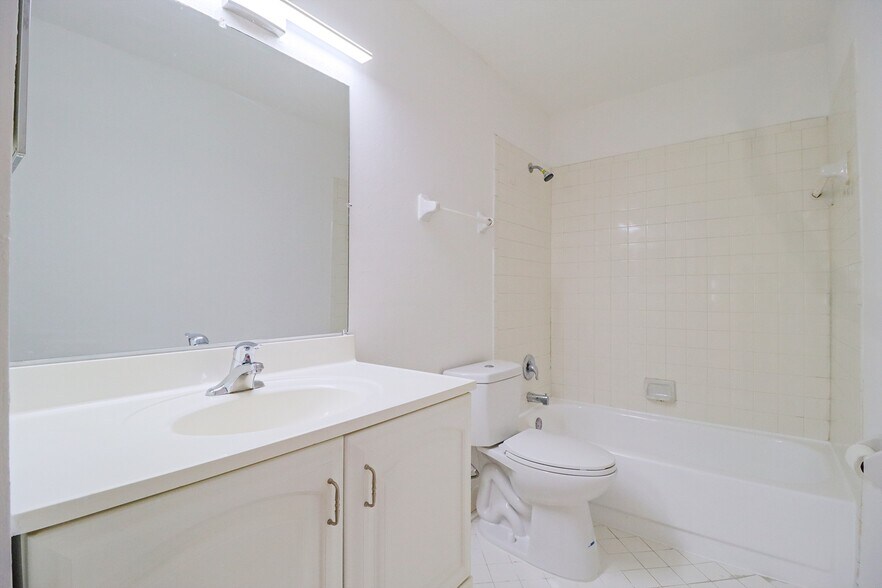 Building Photo - 3453 NW 44th St