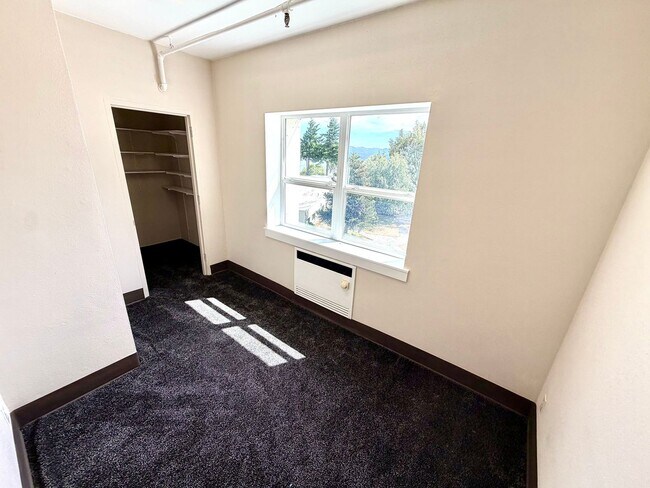 Building Photo - 3959 Sheridan Ave