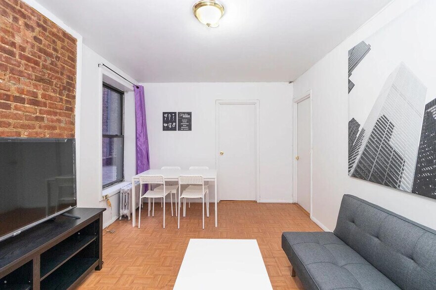 Building Photo - 155 E 92nd St