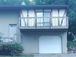 Building Photo - 701 Iroquois Ct