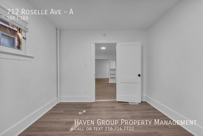 Building Photo - 712 Roselle Ave
