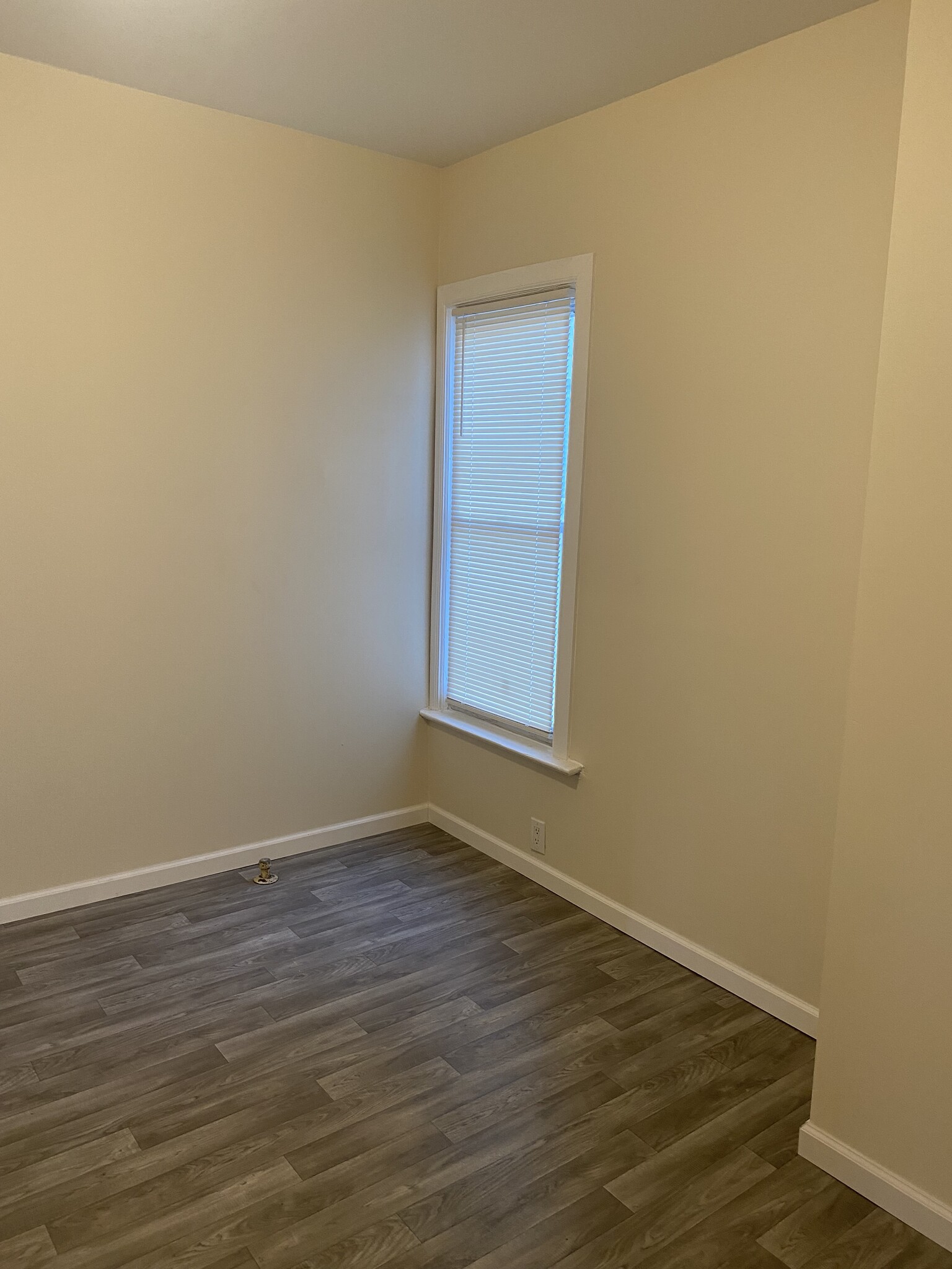 Bedroom 1 - 3 Westmoreland St