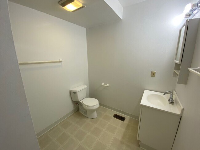 Building Photo - W Norwich Ave 32-34 GW2