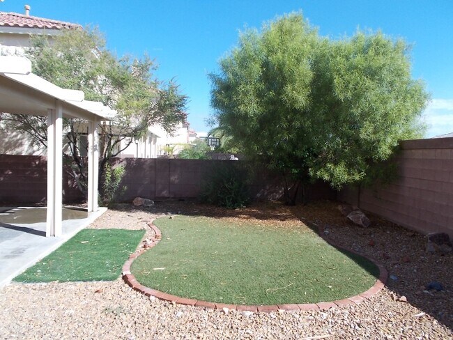 Building Photo - Spacious 4-Bedroom, 2.5-Bathroom Home – Fr...