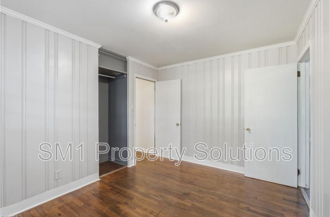 Building Photo - 1907 Apex Pl