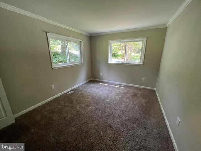 Building Photo - 18402 Cedar Dr