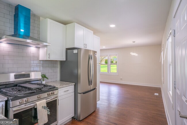Building Photo - 2107 Garden Cir