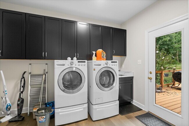 Building Photo - Your New Home Awaits