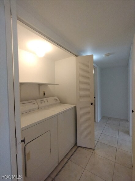 Building Photo - 1069 Villa Dr