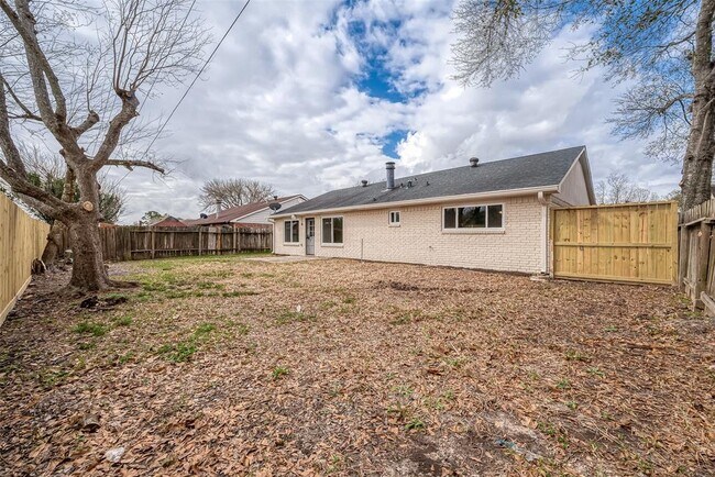 Building Photo - 1615 Millbury Dr