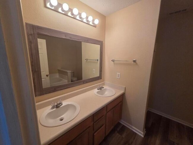 Building Photo - 5604 Rambling Dr
