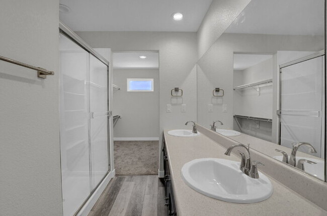 Building Photo - Modern 3-Bedroom Townhome – Conveniently L...