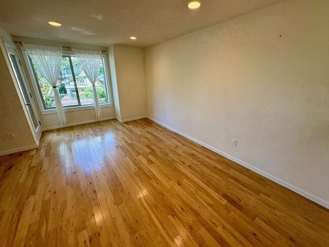 Building Photo - 1122 N 92nd St