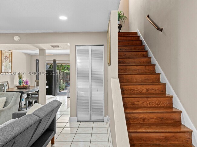 Building Photo - 3609 Townhouse Ct