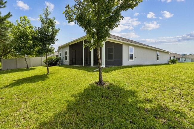 Building Photo - Modern 4BR Home with 3 Full Baths in River Glen | Screened Porch & Resort-Style Amenities