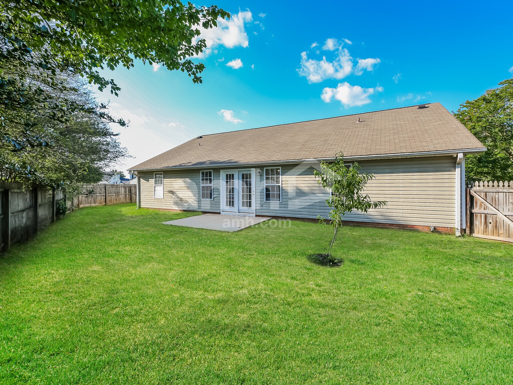 Building Photo - 100 Kingfisher Dr