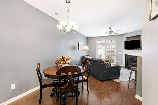 Building Photo - Charming 3-Bed/3.5 Bath Townhouse with 211...
