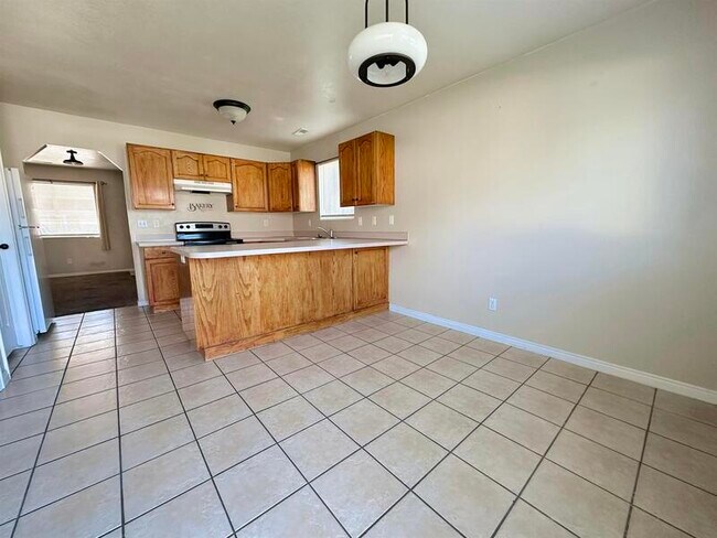 Building Photo - 505 W 350 N