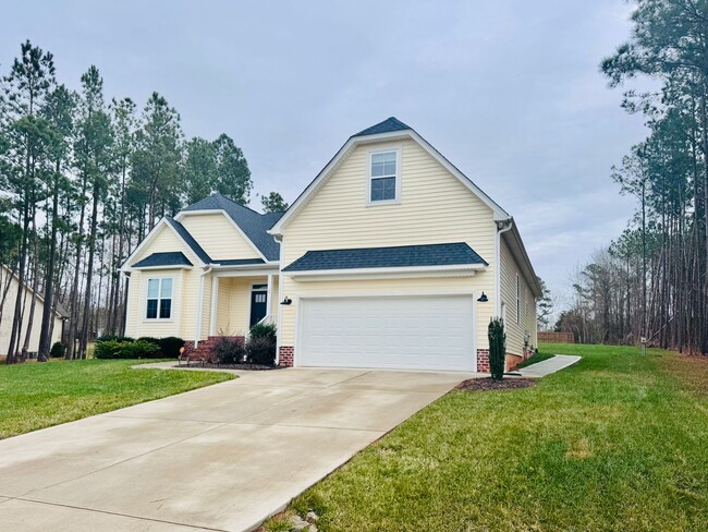 Building Photo - 3BR Home with Living on Main Floor