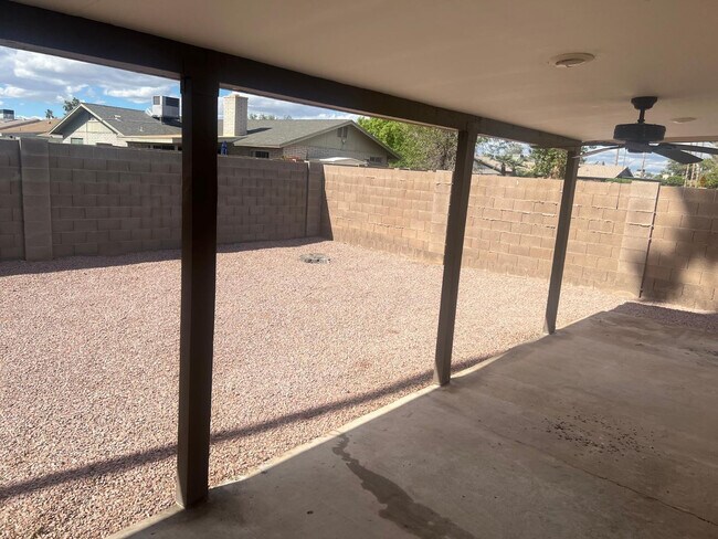 Building Photo - 5406 S Hazelton Ln