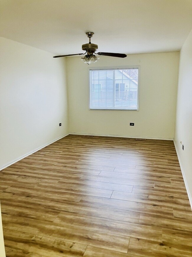 Building Photo - 3524 Willowview Ct