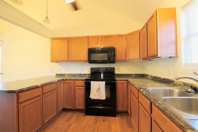 Building Photo - 120 Hollen Mill Ct