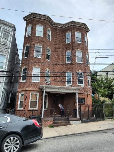Building Photo - 91 Ash St