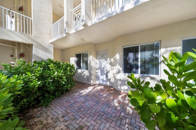 Building Photo - 3500 Oaks Clubhouse Dr