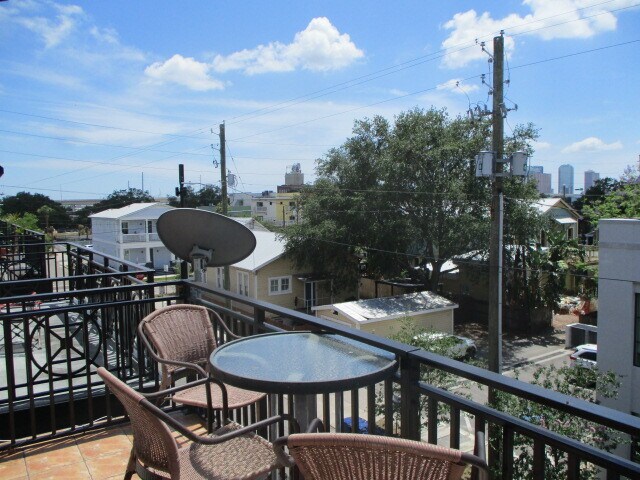 Building Photo - 2002 E 5th Ave