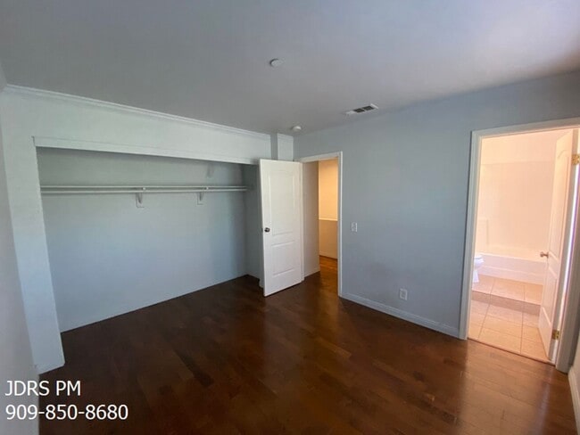 Building Photo - Monrovia 2 Bedroom Townhouse