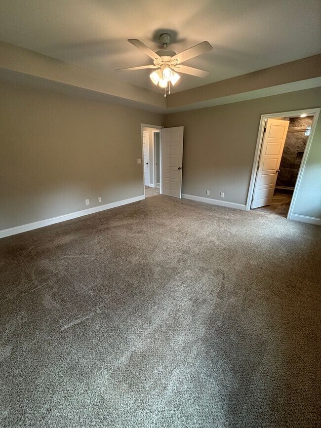 Building Photo - 4 Bedroom 2 1/2 Bath Pet Friendly Home For Rent Near Post!