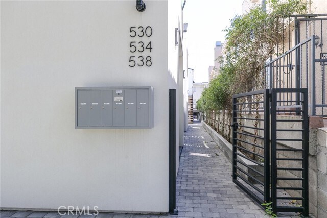 Building Photo - 534 E San Jose Ave