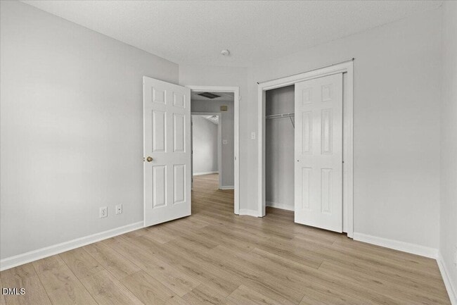 Building Photo - 102 Mint Hill Dr