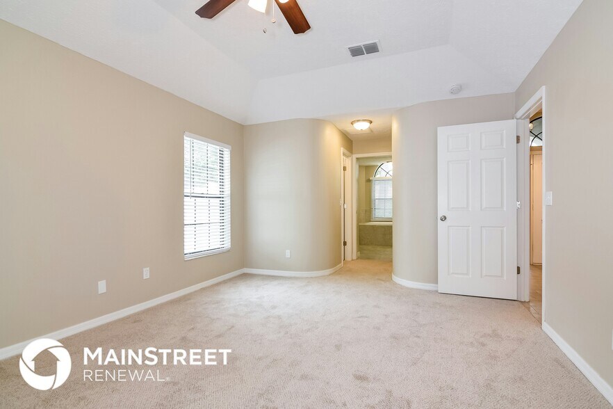 Building Photo - 3803 Hollow Wood Dr