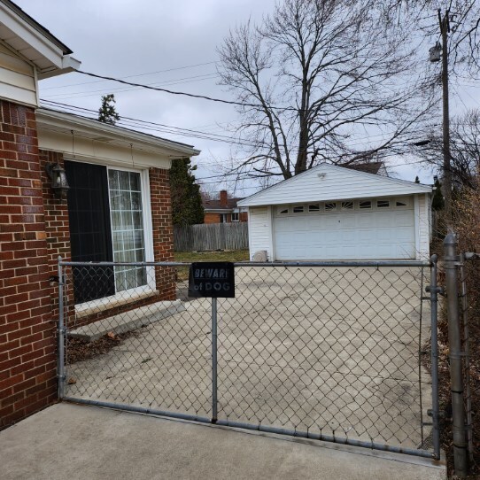 Gated Backyard - 32442 Joy Rd