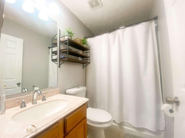 Building Photo - 5553 Strathmoor Manor Cir