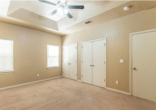 Building Photo - AVAILABLE NOW! (SECTION 8 ACCEPTED)