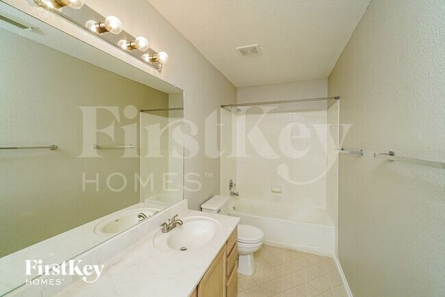 Building Photo - 11719 Paddlebrook