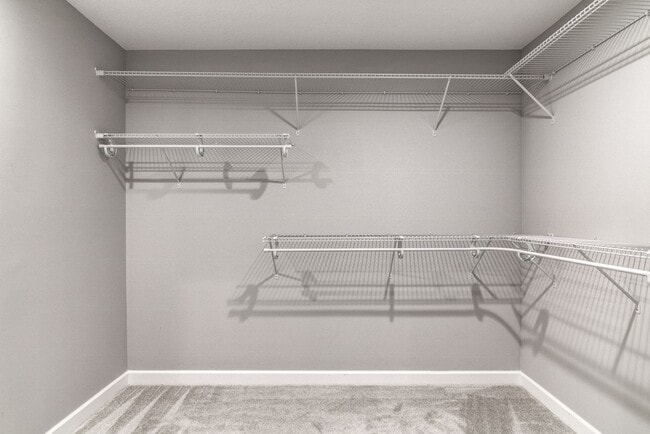Building Photo - Like New 3 Bedroom Town Home