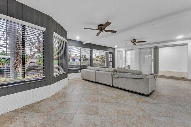 Building Photo - 5921 NE 15th Ave