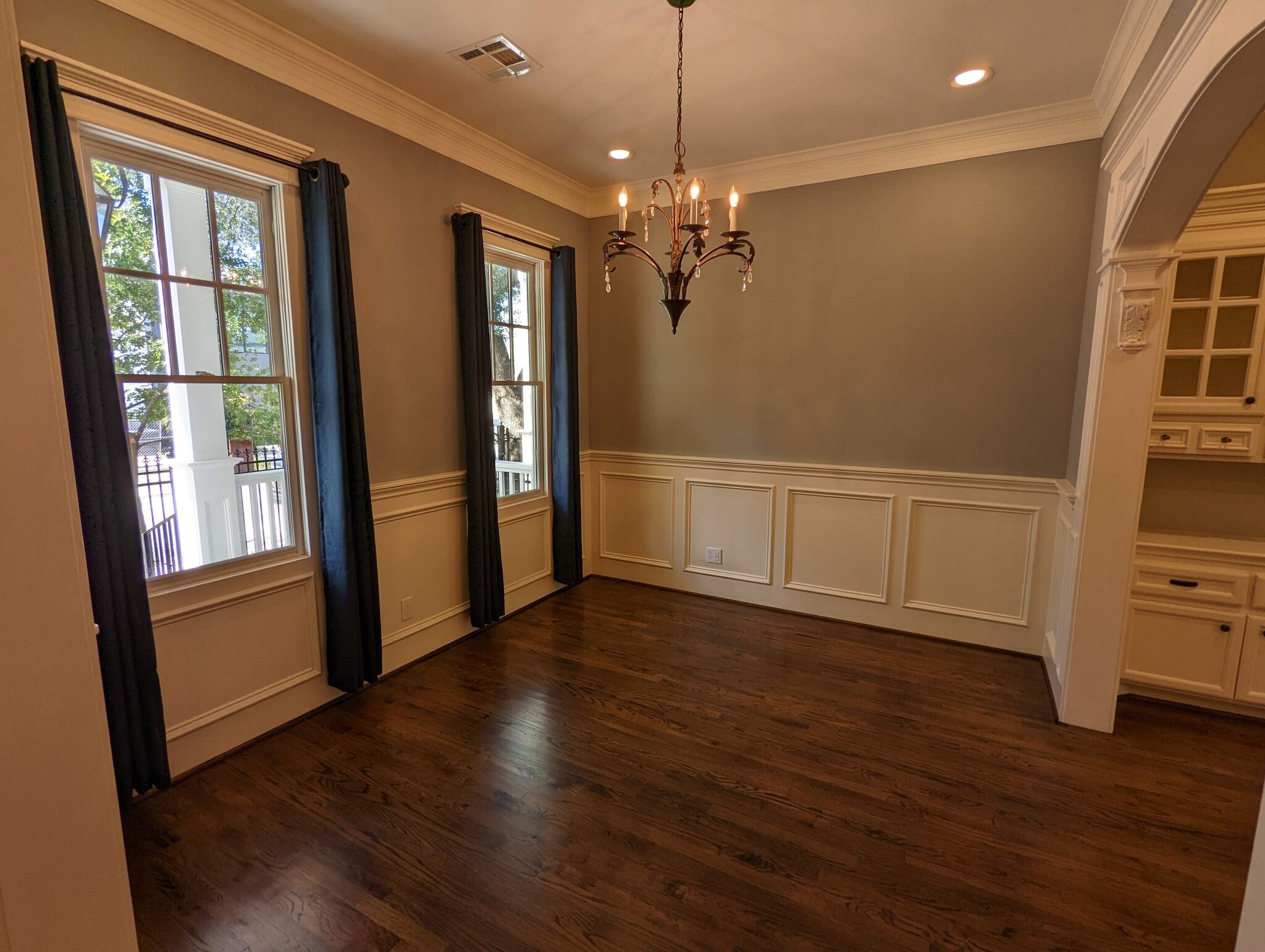 Building Photo - 722 E 29th St